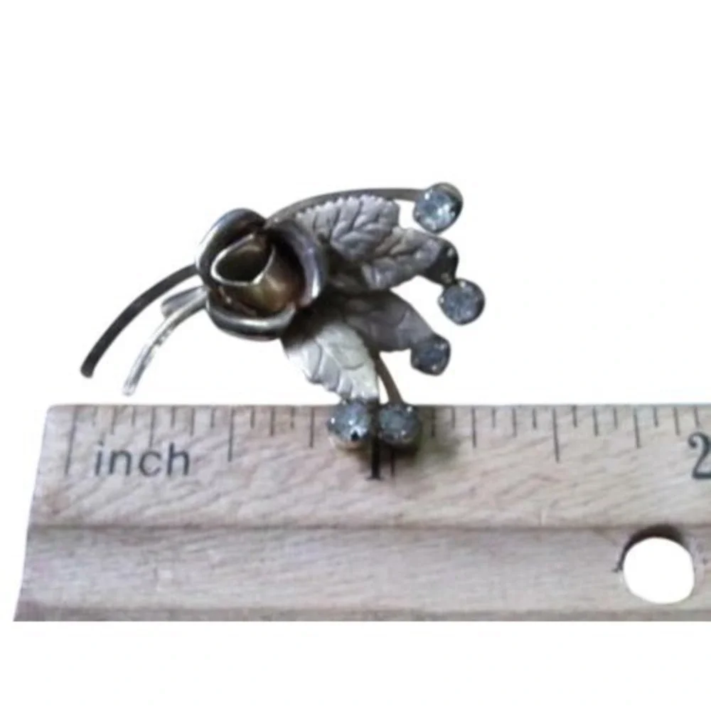 Pretty Gold Toned Clear‎ Rhinestone Rose Flower Vintage Floral Spray Pin